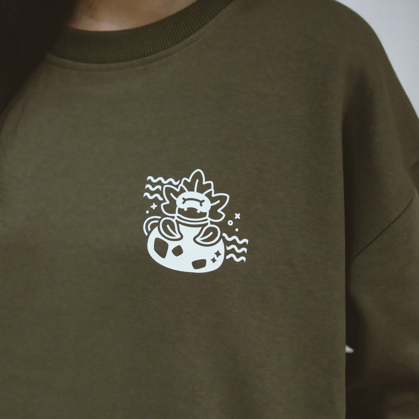 [PRE-ORDER] Mega Victreebel Crew Neck Sweatshirt (Non-zip)